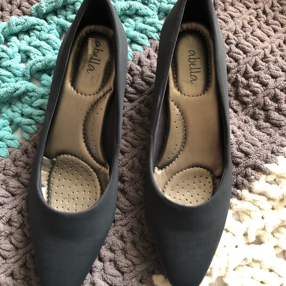 Heels - Picture 2 of 3